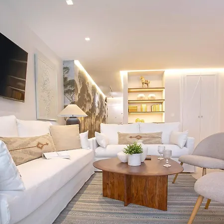 Genteel Plaza Del Teatro Apartment *